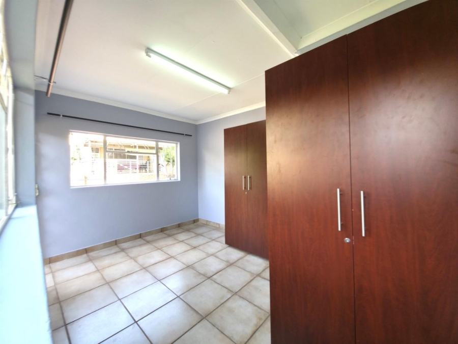 To Let 2 Bedroom Property for Rent in Meerhof North West